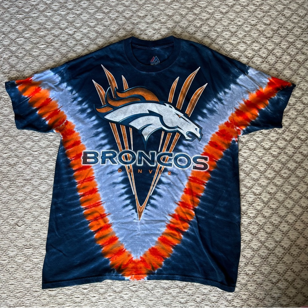 Denver Broncos Mens Size XL
XLarge V Tie Dye 2-Sided Premium Shirt Majestic - Picture 2 of 4